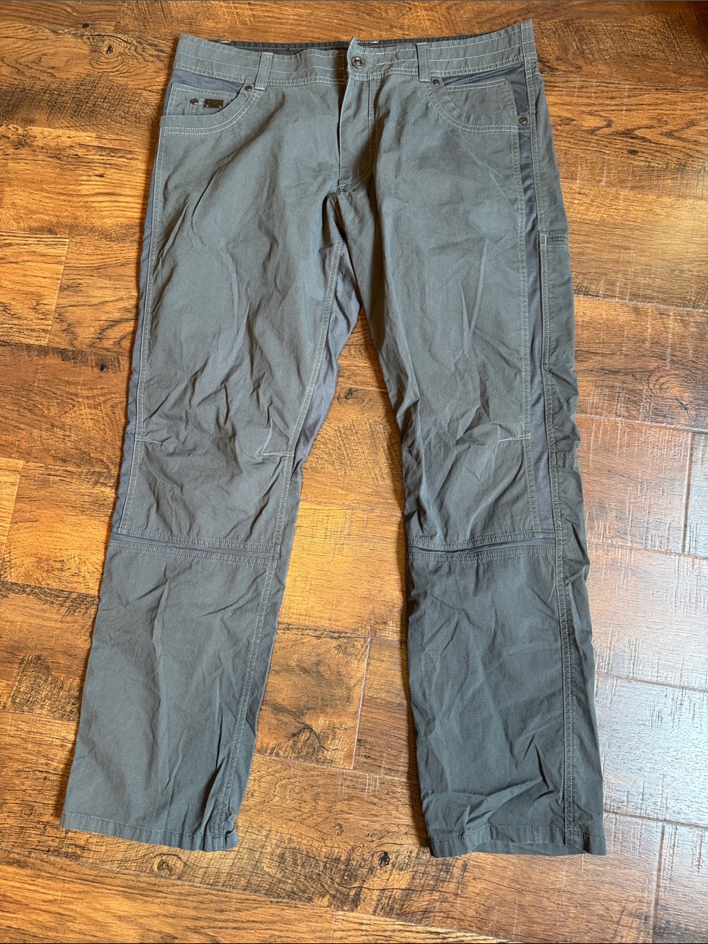 Men’s size 38W 32L KUHL brand Radikl style outdoorsman pants.